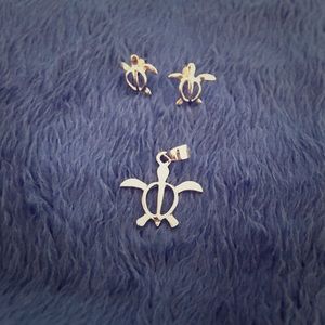 Silver Turtle Earrings and Necklace pendant set